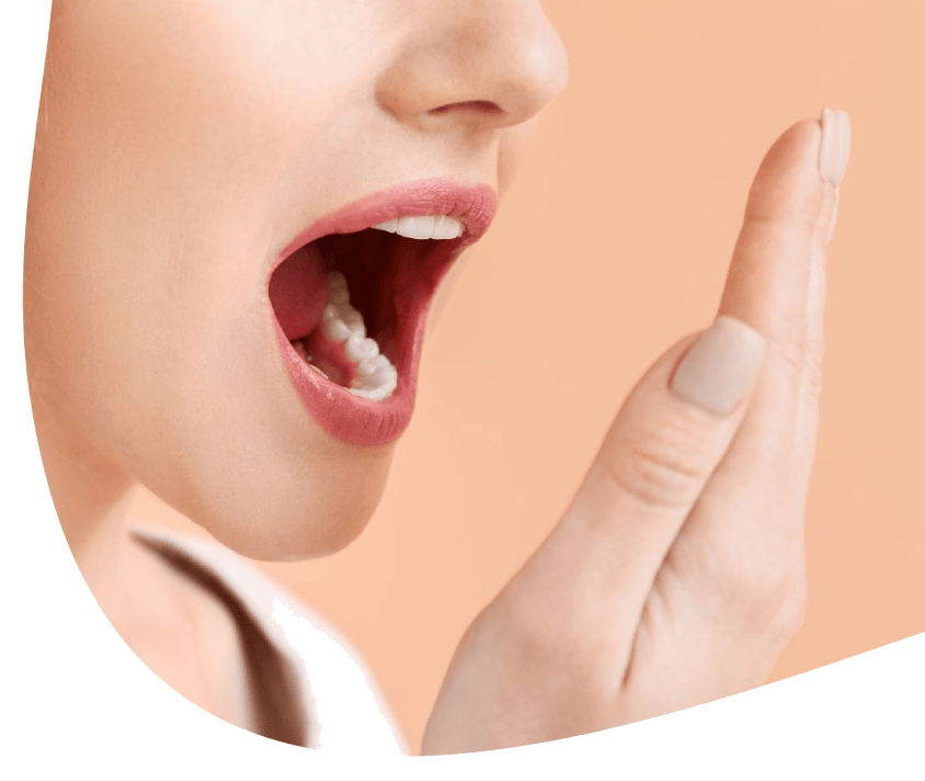 Osoba s otevřenými ústy ukazuje chrup a přikládá prst na rty.